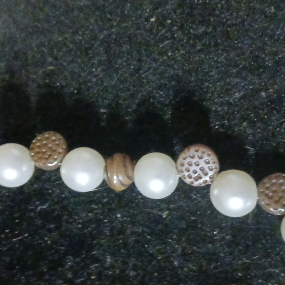 Chic Pearl and Bead Necklace - Picture 3 of 4